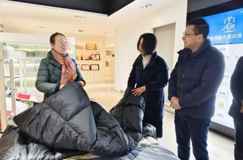 市政协主席谢文婕莅临公司走访慰问